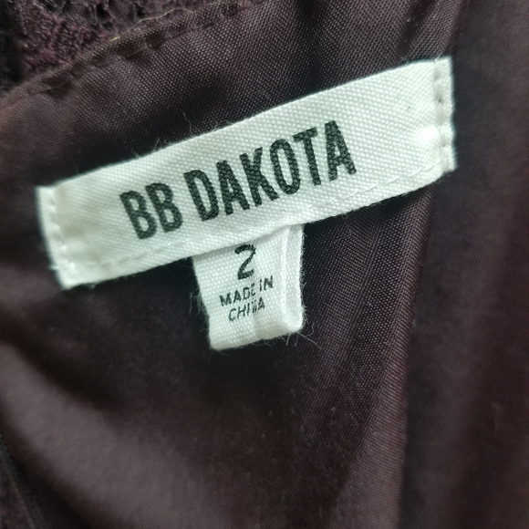 Rhianna Open Back Lace Fit & Flare Cocktail Dress - Picture 6 of 6